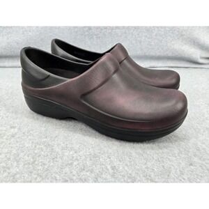 Crocs Women Slip Resistant Shoe Neria Pro II Clogs Nurse Shoes Black Burgundy 10